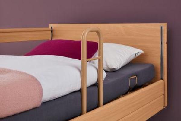Seitliche Aufstehhilfe für Pflegebett